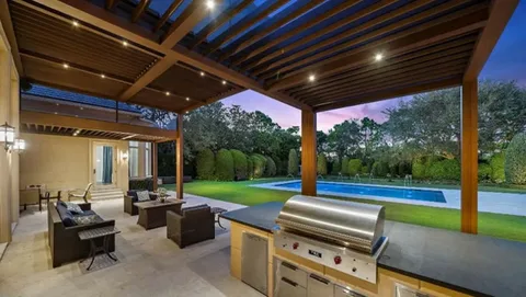 Outdoor Kitchens with Pergolas in Dubai